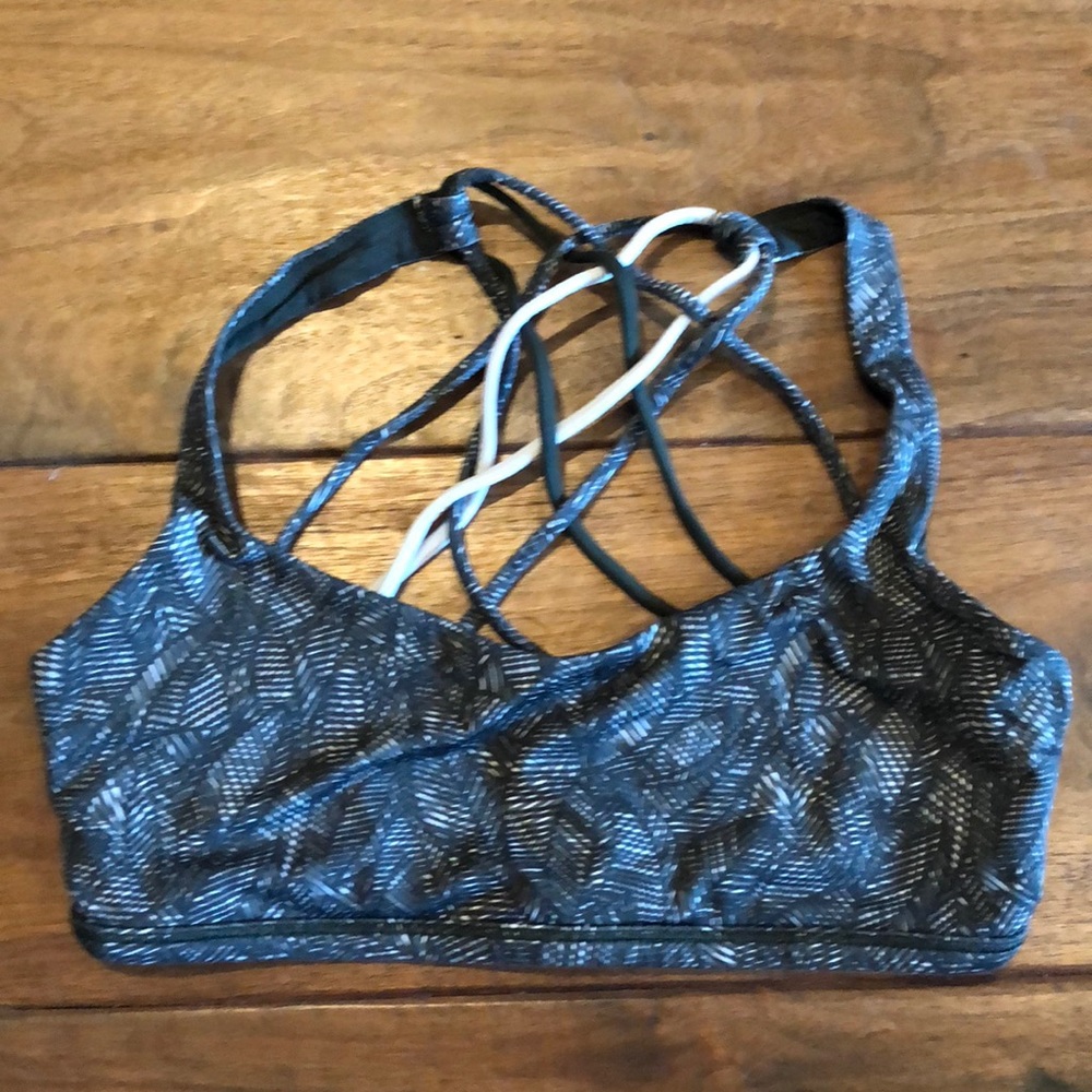 LULULEMON SPORTS BRA SIZE 2/4